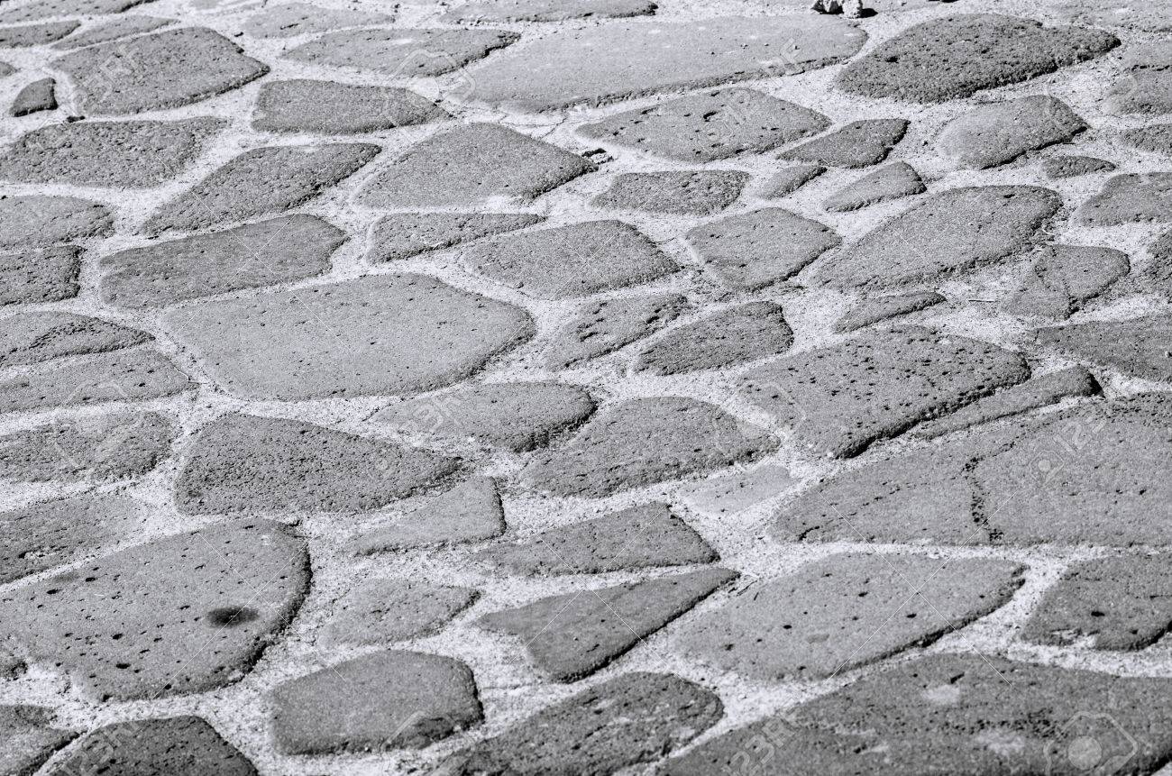 様々 なサイズと種類の石を使った古い石畳の質感 の写真素材 画像素材 Image