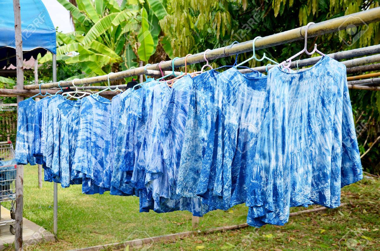 伝統的なタイの Mauhom 服北庭で掛かっている 15 年 8 月 29 日プレー タイでのファッションの種類 の写真素材 画像素材 Image