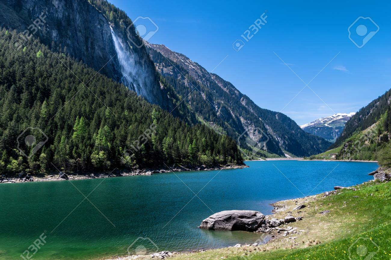 Lac De Montagne Paysage De Montagne Idyllique D Ete Lac Stillup Autriche Tyrol Banque D Images Et Photos Libres De Droits Image 77275477
