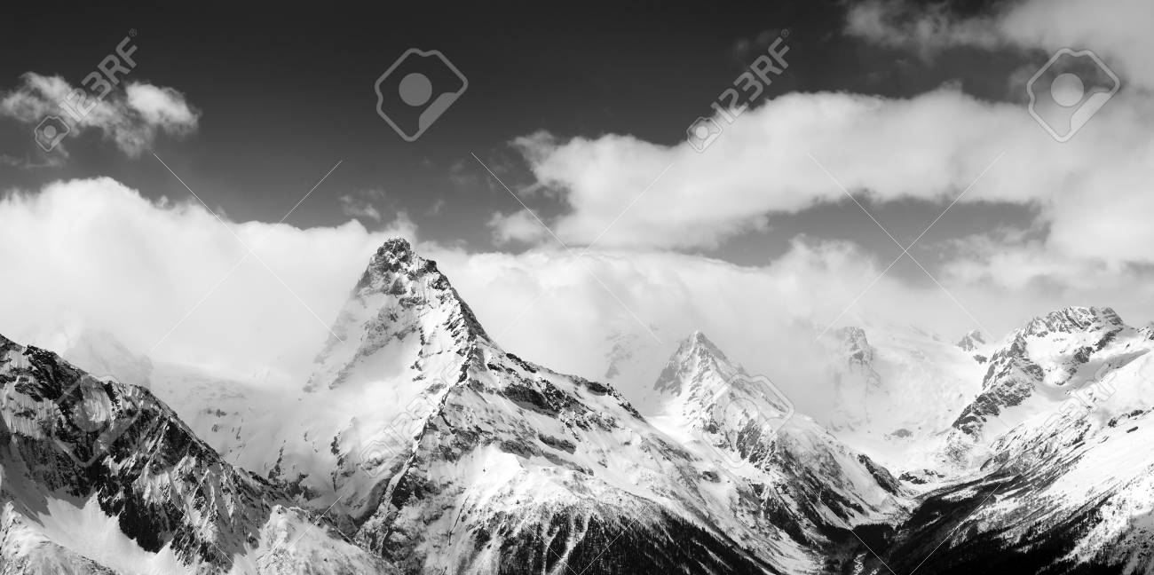 Schwarz Weiss Panoramablick Auf Winter Berge Im Schnee Kaukasus Gebirge Region Dombay Lizenzfreie Fotos Bilder Und Stock Fotografie Image