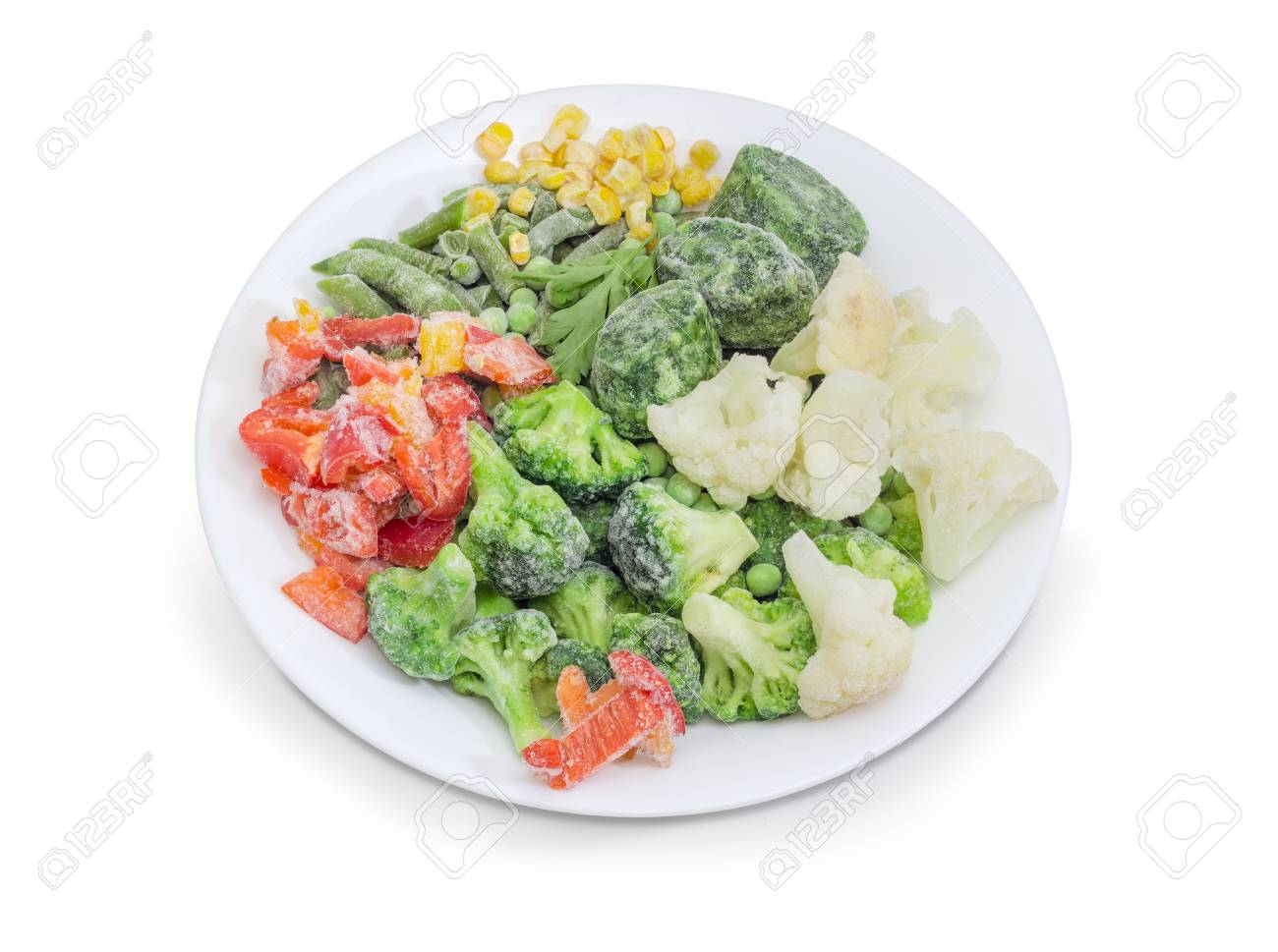 Gefrorene Geschnittene Grune Bohnen Brokkoli Blumenkohl Wurfel Des Gehackten Spinats Zuckermaiskerne Gehackter Gruner Pfeffer Und Grune Erbsen Bedeckt Mit Raureif Auf Weissem Teller Auf Einem Weissen Hintergrund Lizenzfreie Fotos Bilder Und Stock