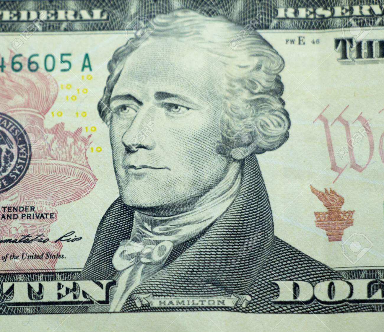 10 달러 지폐 (10 달러) 근접 촬영 매크로, 알렉산더 해밀턴 초상화, 미국 돈 닫기 최대, 2013 시리즈 로열티 무료 사진,  그림, 이미지 그리고 스톡포토그래피. Image 67103112