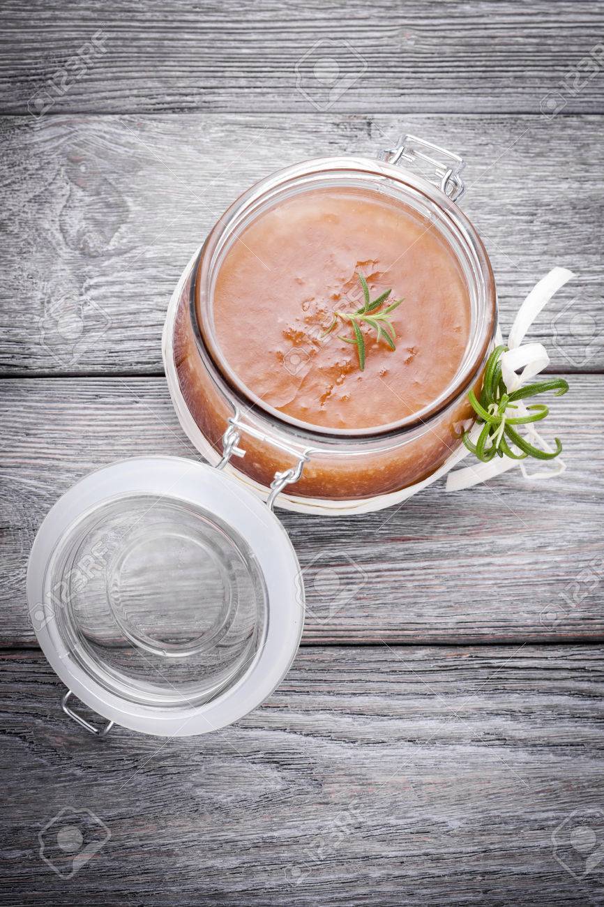 手作り Diy 自然な砂糖と塩ボディ スクラブ ジンジャー ローズマリー アーモンド ココナッツ オイル の写真素材 画像素材 Image