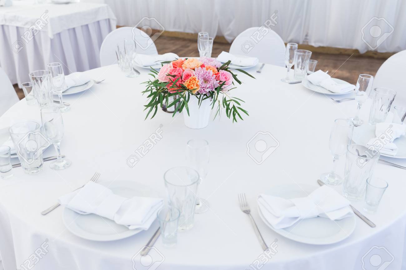 served white wedding table layout wedding table layout