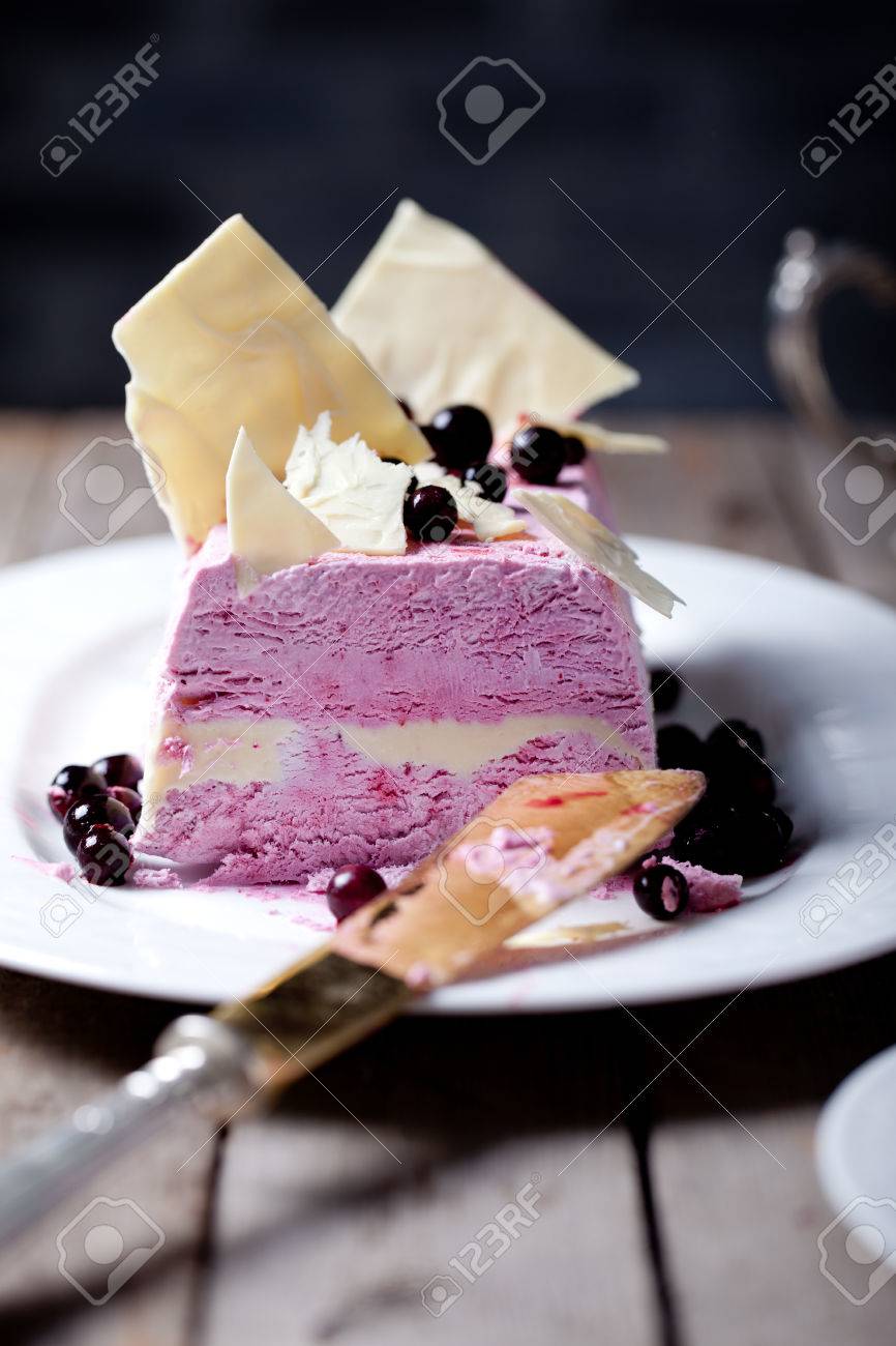 Cassis Terrine De Creme Glacee Au Chocolat Blanc Et Baies Banque D Images Et Photos Libres De Droits Image Cassis Terrine De Creme Glacee Au Chocolat Blanc Et Baies Banque D Images Et Photos Libres De Droits Image