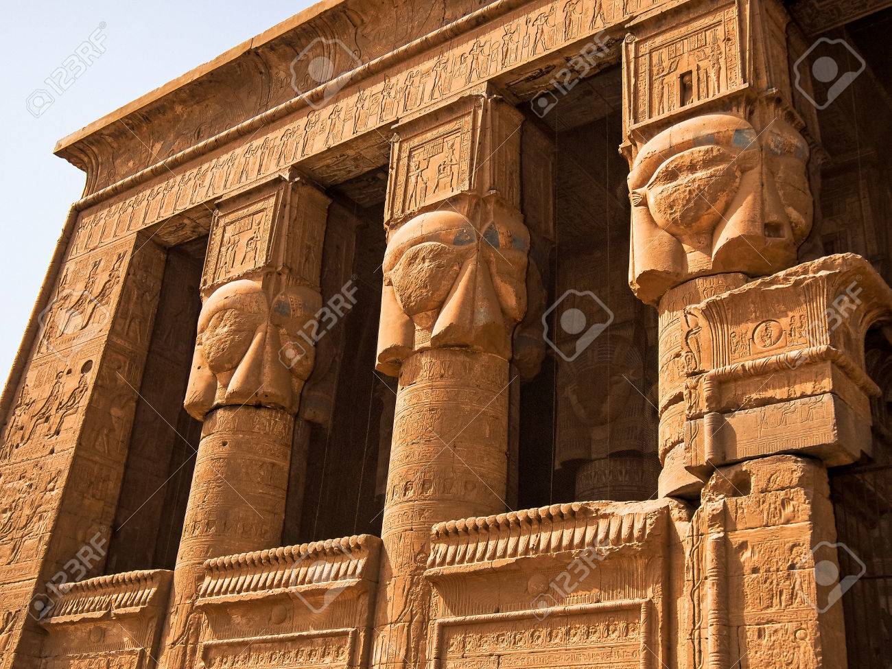 ダンダラ Dendera エジプトのハトホル神殿のポータル の写真素材 画像素材 Image