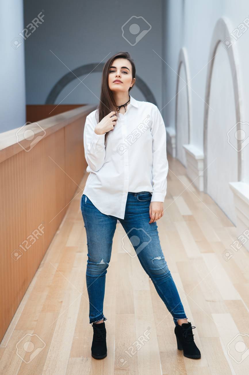 Outfit Con Camisa Blanca Y Jeans Blusa Blanca Con Pantalón De