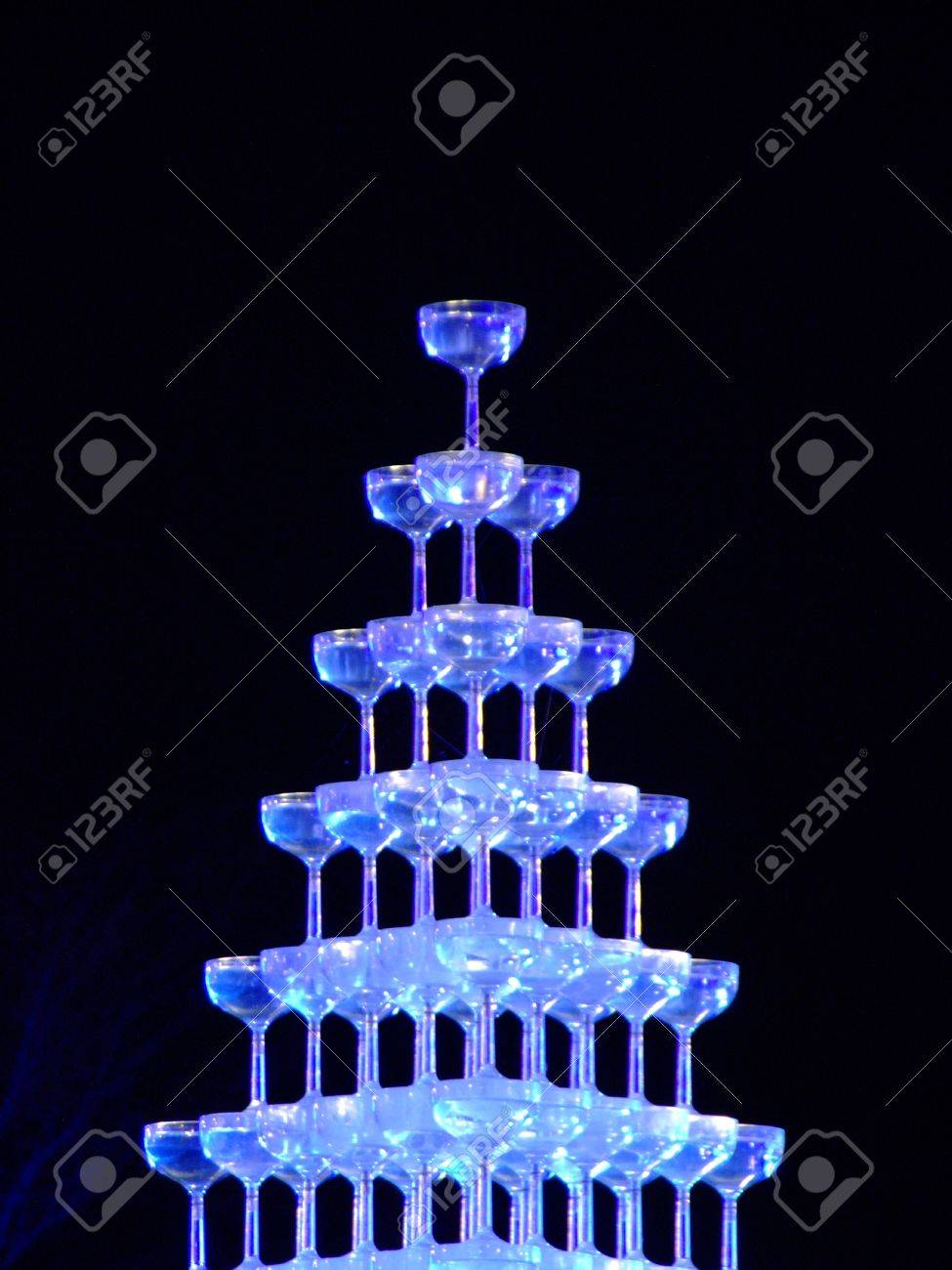 シャンパン タワー の写真素材 画像素材 Image