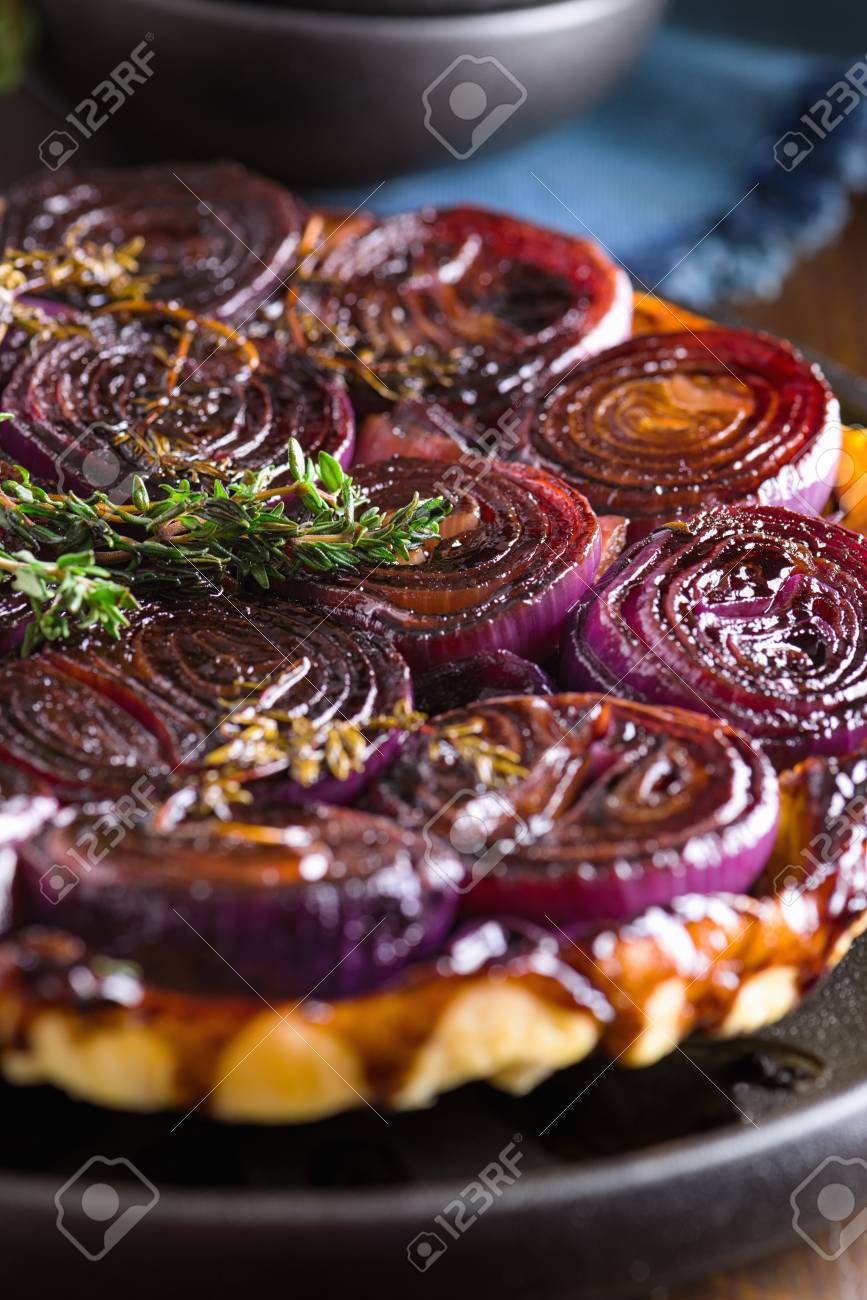Tarte Tatin A L Oignon Rustique Francais Avec Vinaigre Balsamique