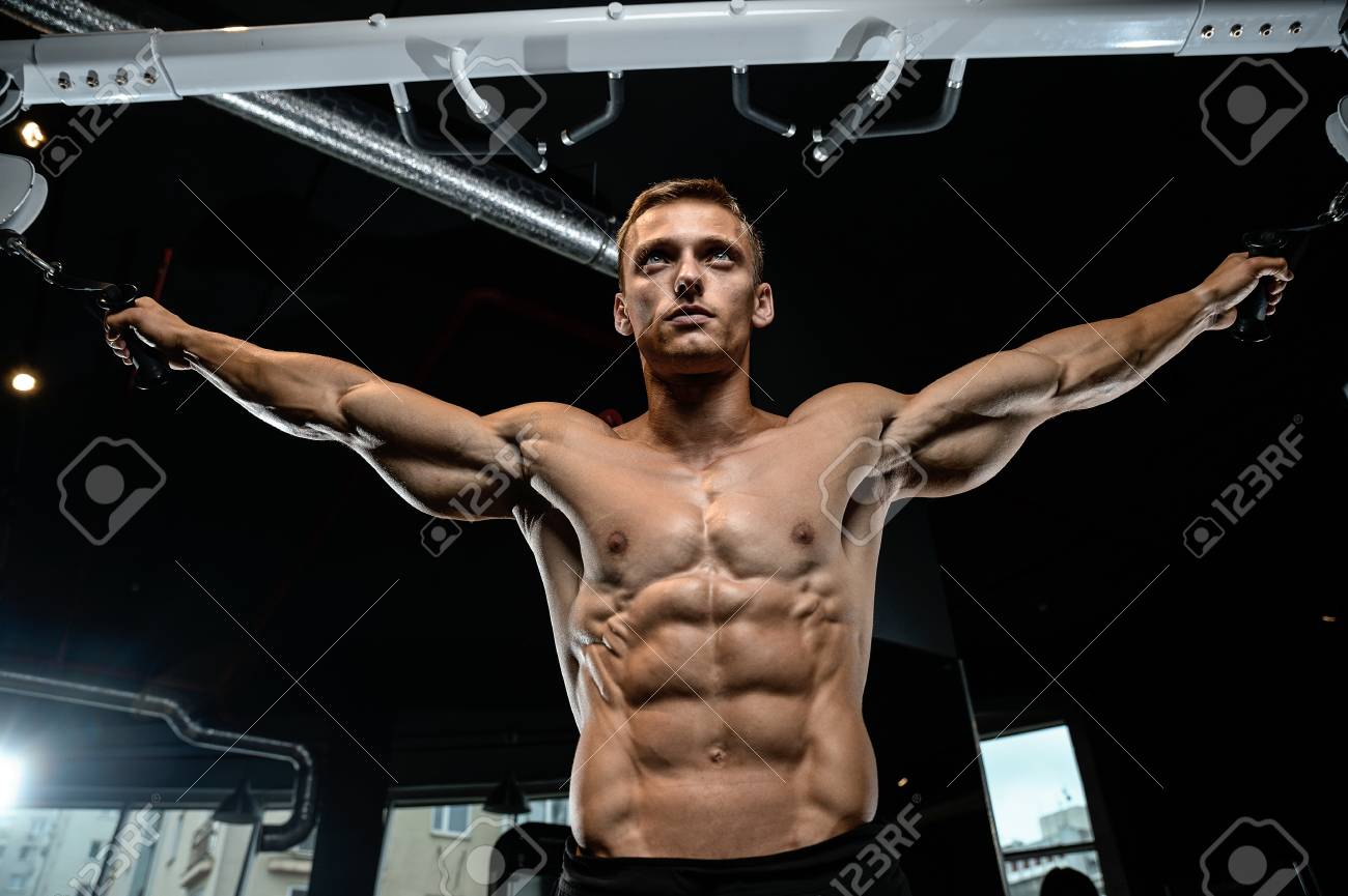 How to pump up the pectoral muscles 26 How to pump up the pectoral muscles 40