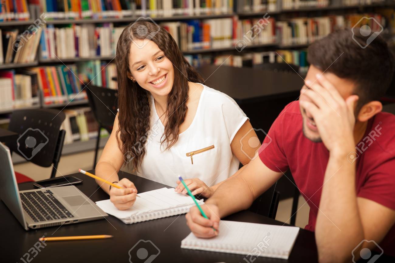 Flirten an der Uni: Möglichkeiten gibt's genug!
