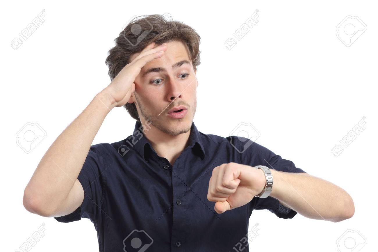 Homme inquiet de manquer de temps à regarder sa montre isolé sur un fond blanc Homme inquiet de manquer de temps à regarder sa montre isolé sur un fond blanc