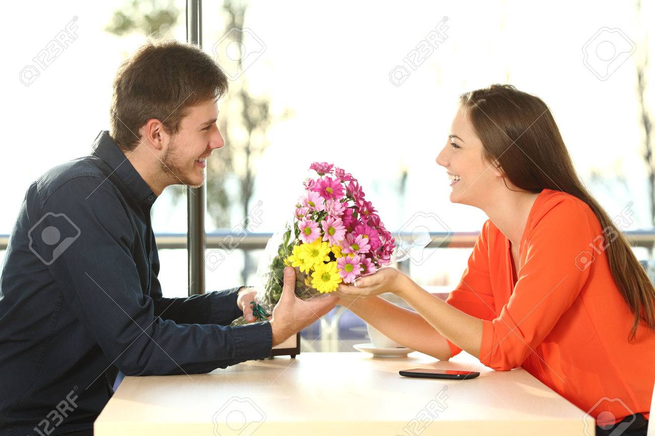 Was ist der Unterschied zwischen einander sehen und DatingMilitärische Betrügereien auf Dating-Seiten