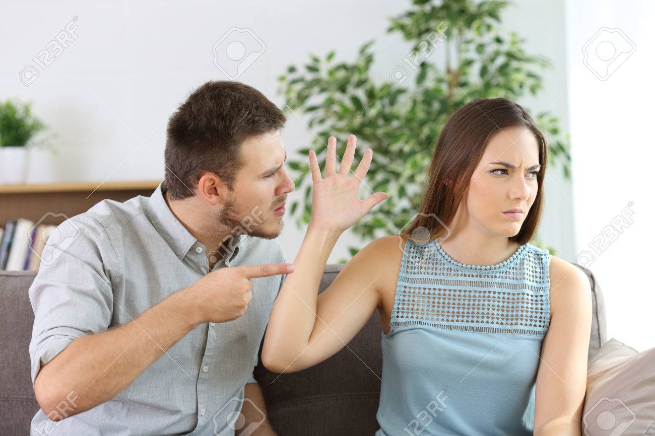 Enojado Pareja Lucha Sentado En Un Sofá En Casa Fotos, Retratos, Imágenes Y Fotografía De Archivo Libres De Derecho. Image 88396781. Enojado Pareja Lucha Sentado En Un Sofá En Casa Fotos, Retratos, Imágenes Y Fotografía De Archivo Libres De Derecho. Image 88396781.