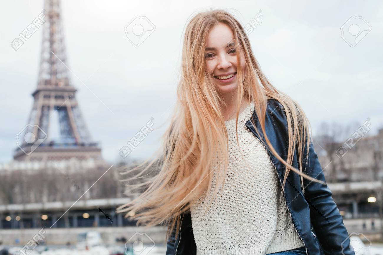 Naked women on all fours Europe Gril