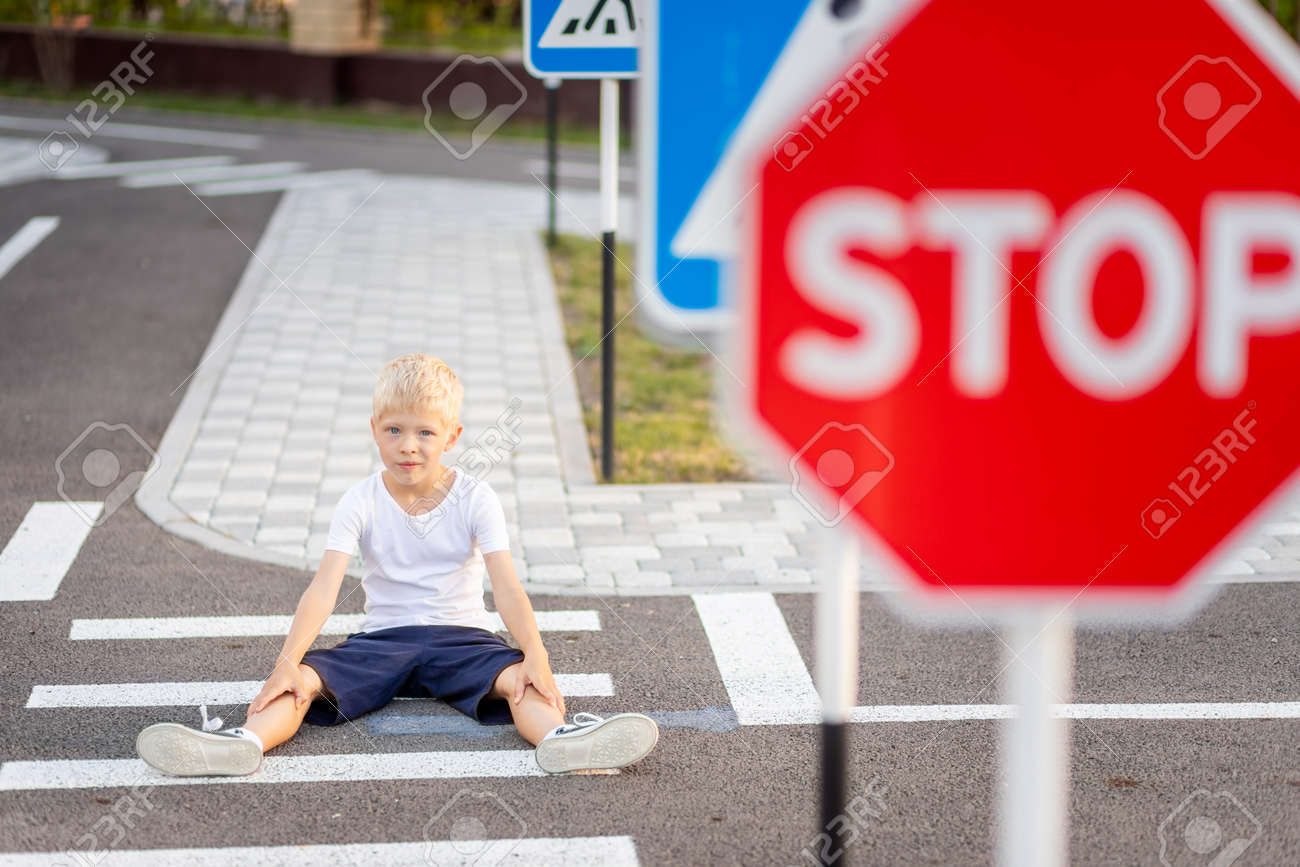 Road rules: children's crossings and pedestrian crossings