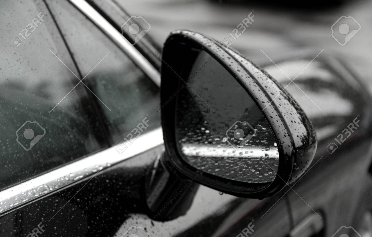 写真素材をコーティング雨保護後車のミラーの水滴します の写真素材 画像素材 Image