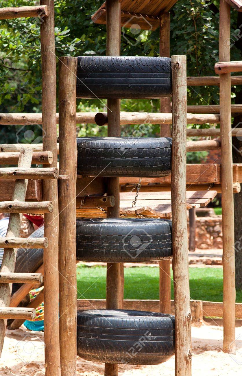 Kids Klettergerust Aus Holz Und Reifen Aus Lizenzfreie Fotos Bilder Und Stock Fotografie Image 12332609