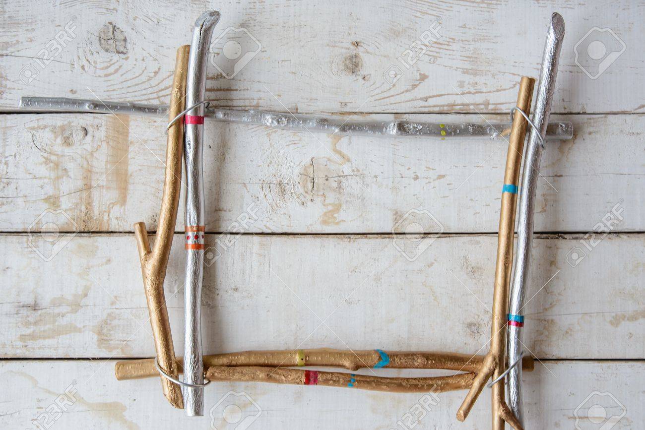 木の枝からの写真の Diy のフレーム の写真素材 画像素材 Image