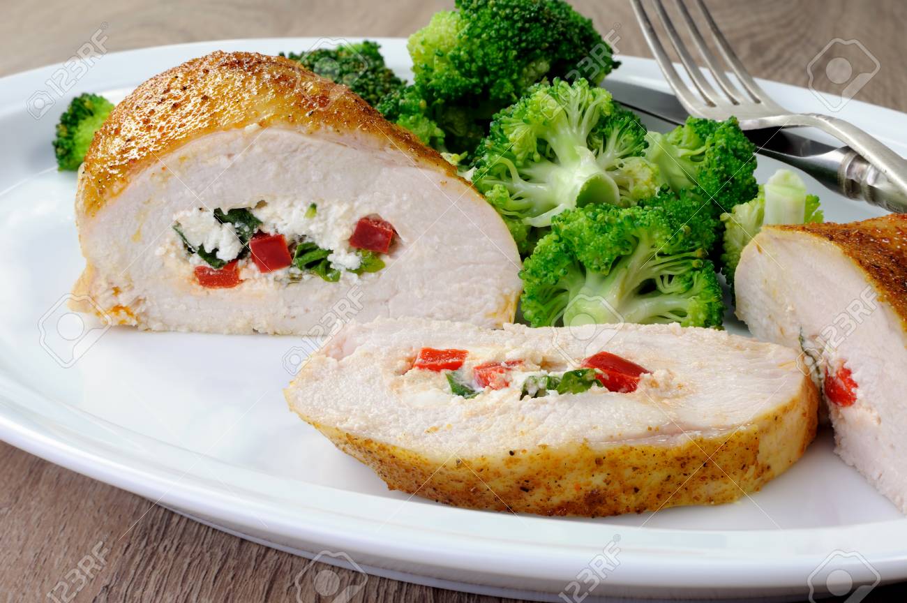 Pechuga De Pollo Rellena De Ricota, Tomate Y Espinacas Con Brócoli Fotos, Retratos, Imágenes Y Fotografía De Archivo Libres De Derecho. Image 47703283. Pechuga De Pollo Rellena De Ricota, Tomate Y Espinacas Con Brócoli Fotos, Retratos, Imágenes Y Fotografía De Archivo Libres De Derecho. Image 47703283.