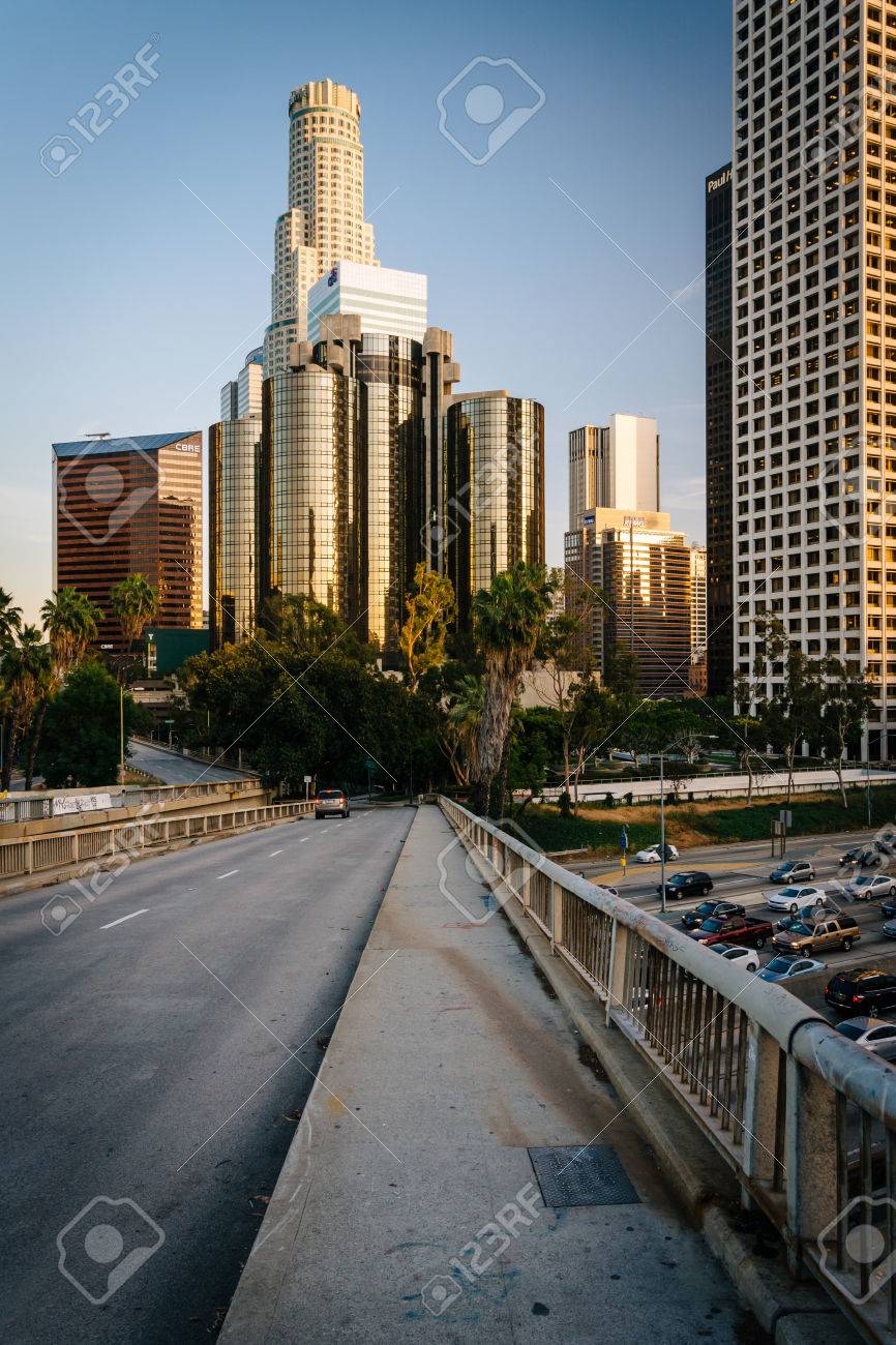Edificios En El Centro De Los Angeles Y El Puente De La Calle 4 En El Centro De Los Angeles California Fotos Retratos Imagenes Y Fotografia De Archivo Libres De Derecho Image 38535573