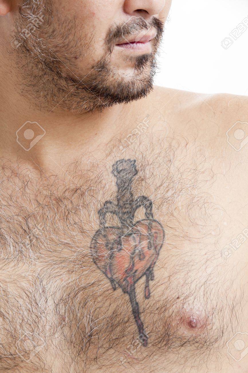 Mit Nacktem Oberkorper Asiatischer Mann Mit Brust Tattoo Lizenzfreie Fotos Bilder Und Stock Fotografie Image 22776645