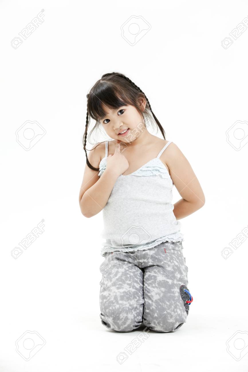 chica de rodillas