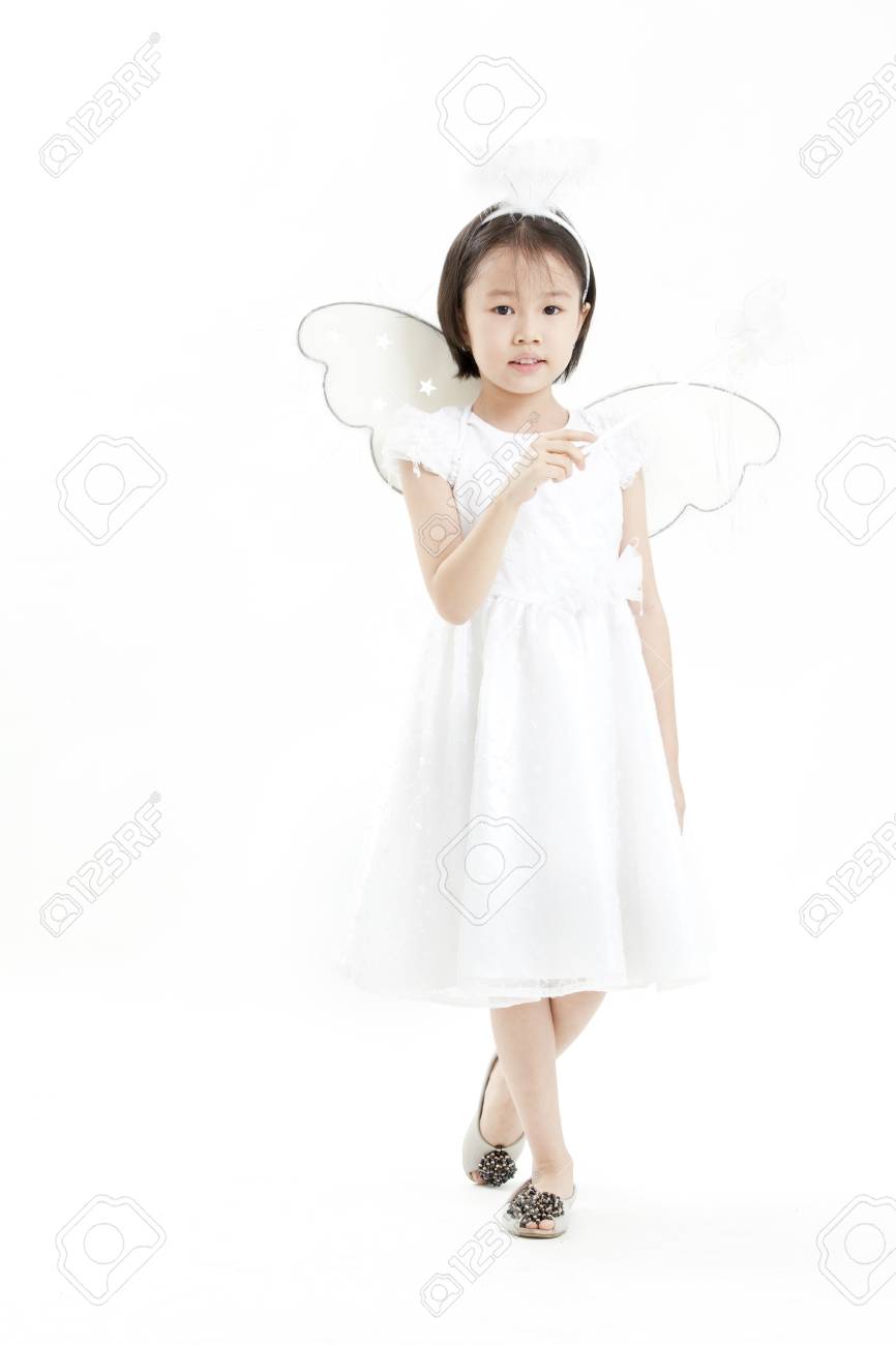 Fille Ange Vêtu D'une Robe Posant Blanche Comme Un hrxdsCtQ