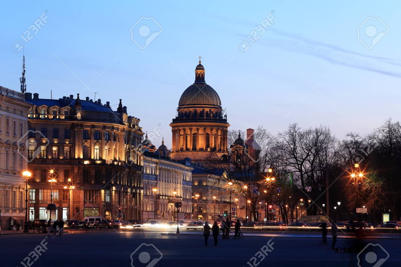 ロシアのサンクトペテルブルクの聖イサアク大聖堂の夜景 の写真素材 画像素材 Image ロシアのサンクトペテルブルクの聖イサアク大聖堂の夜景 の写真素材 画像素材 Image