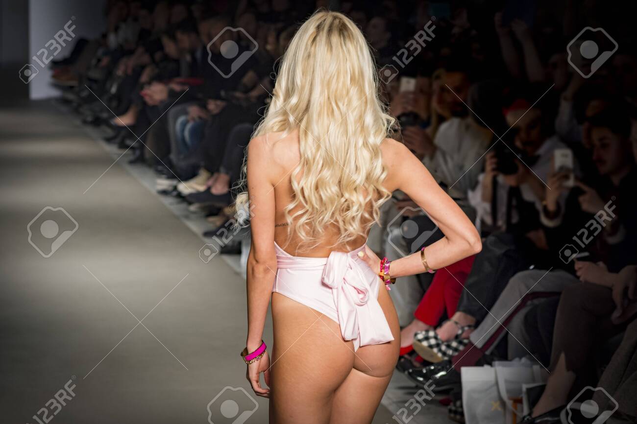 Fashion sexy cat walk 