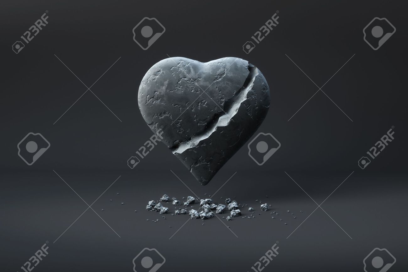 Gebrochenes Herz Aus Stein Uber Einen Dunklen Hintergrund Lizenzfreie Fotos Bilder Und Stock Fotografie Image 1380162