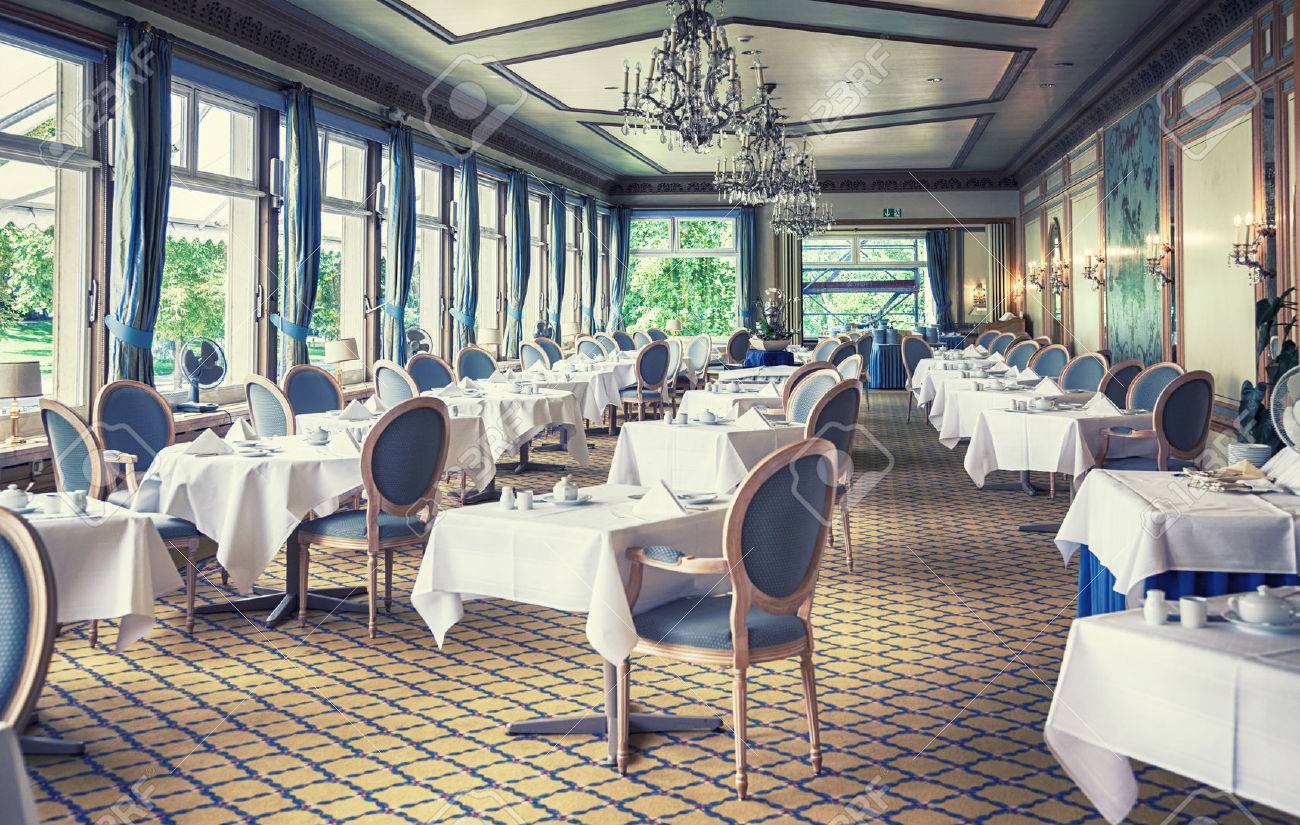 Tom klassiska interiören i tysk restaurang royalty fria stockfoton ...