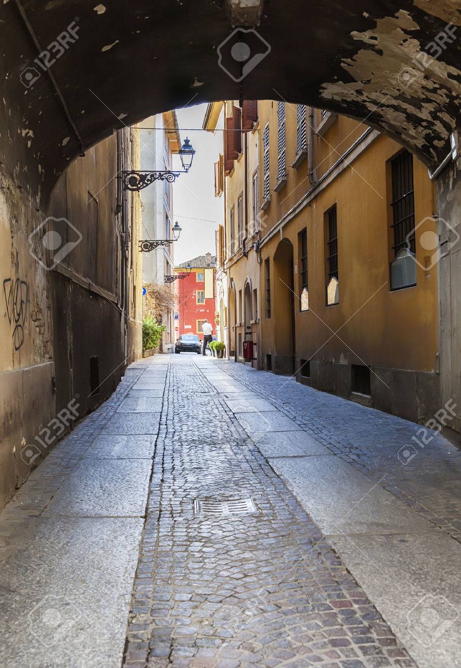 パルマ イタリア ボローニャのアリアでストリートの日 の写真素材 画像素材 Image