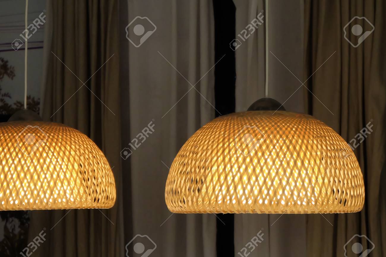 Schoner Entwurf Der Luxus Gesponnenen Bambus Der Pendelleuchte Oder Hangende Deckenlampe Im Esszimmer Beleuchtet Lizenzfreie Fotos Bilder Und Stock Fotografie Image 87181015