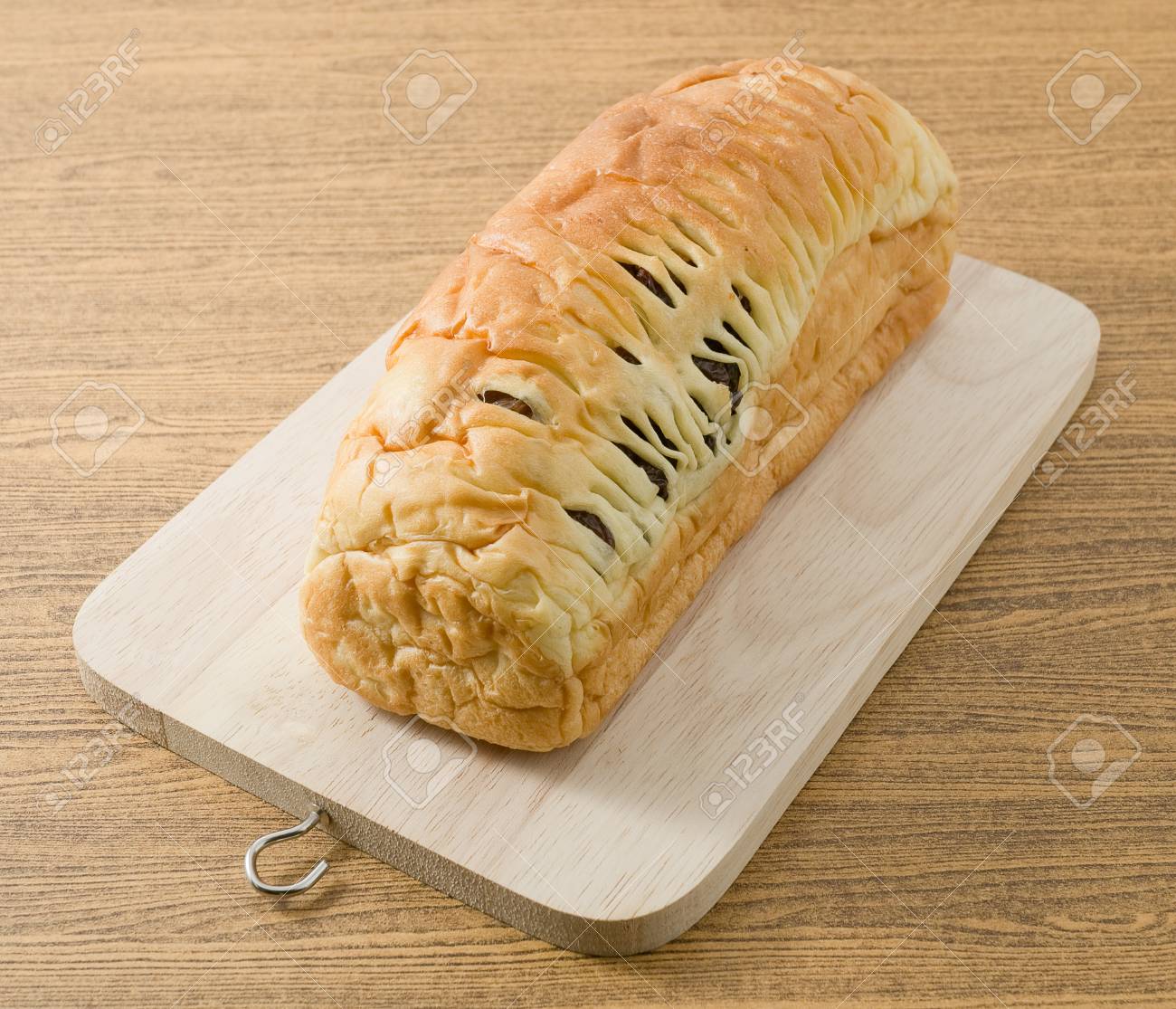 料理と食べ物 木製のまな板に美味しいスライスブラウンレーズンパン の写真素材 画像素材 Image 料理と食べ物 木製のまな板に美味しいスライスブラウンレーズンパン の写真素材 画像素材 Image