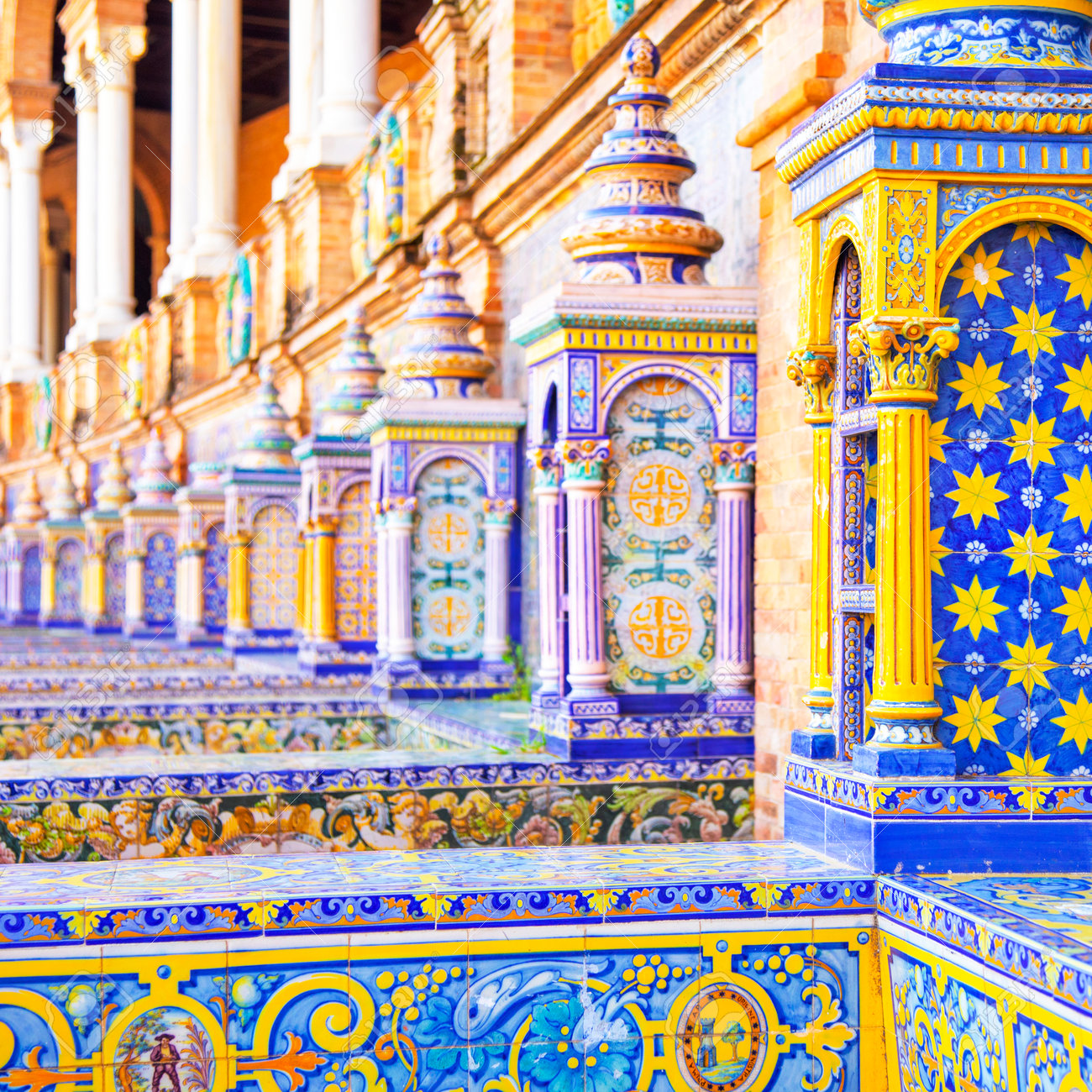 日本画　スペイン広場 スペイン・セビリアのスペイン広場(スペイン広場広場)でカラフル