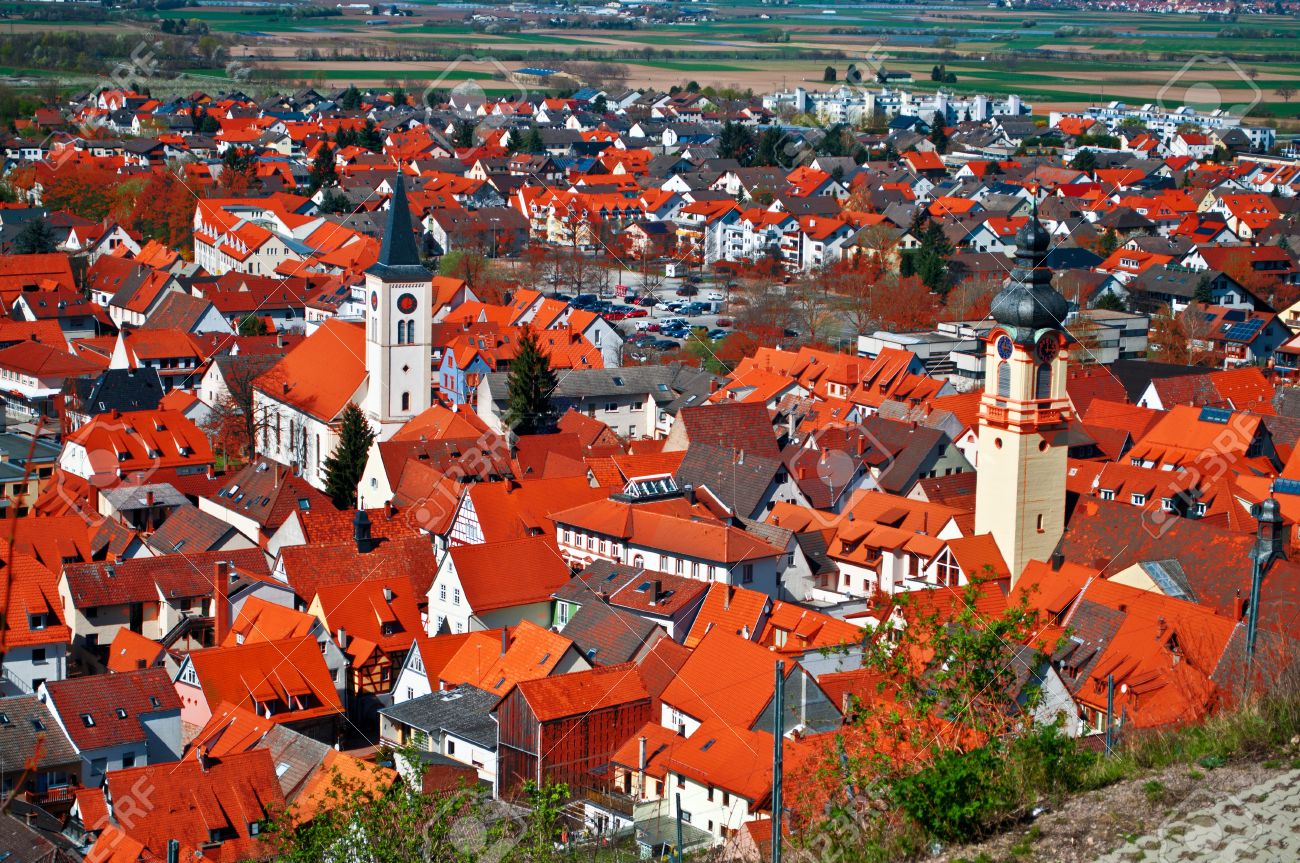 シュリースハイムのドイツの町の赤い屋根の写真素材・画像素材 Image