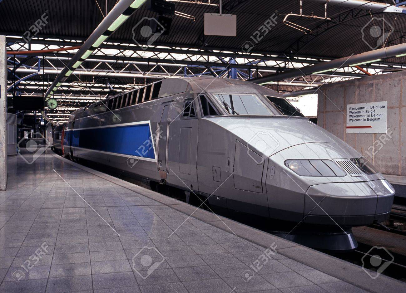 ブリュッセル ベルギー 1997 年 7 月頃 Tgv 高速鉄道ブリュッセル Midi 駅 ブリュッセル ベルギー ヨーロッパではフランス語 の写真素材 画像素材 Image