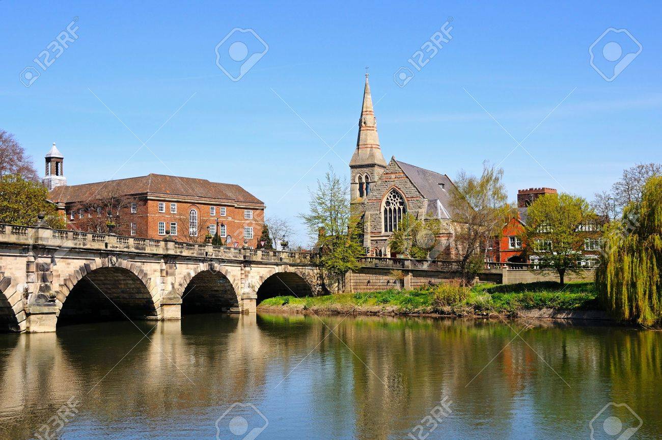 右手側 シュルーズベリー シュロップシャー州 イギリス 英国 西ヨーロッパに米国改革派教会のセヴァーン川にかかる英語橋 の写真素材 画像素材 Image