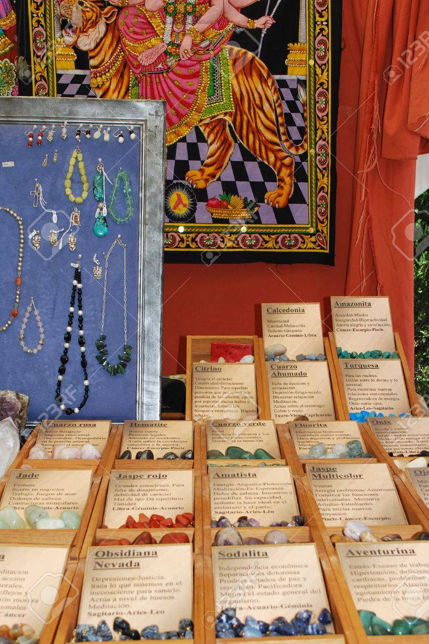 超美品 村上華岳 絹本着色 【 観音菩薩立像 肉筆 】 軸先木 仏具表装