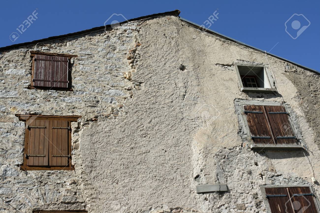 Typisches Haus Im Bergdorf Sudfrankreich Lizenzfreie Fotos