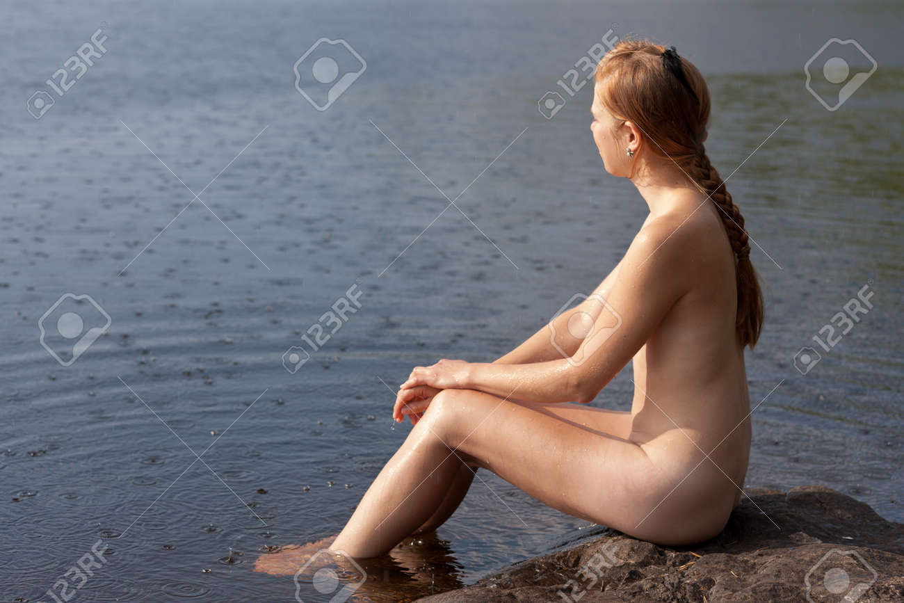 10527521-the-girl-on-the-bank-of-lake-un