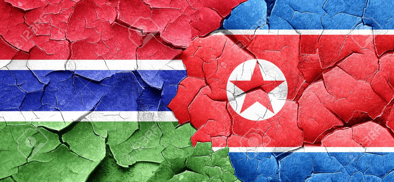 ガンビアの国旗 グランジに北朝鮮国旗をひびの入った壁 の写真素材 画像素材 Image