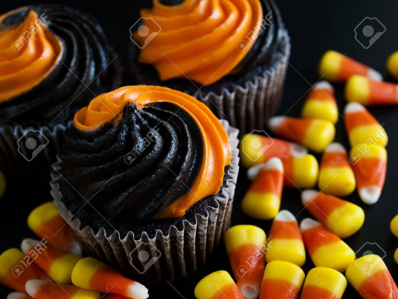 halloween cupcakes decorated with black and orange swirled icing stock photo 15331108 - Black And Orange Halloween halloween cupcakes decorated with black and orange swirled icing stock photo 15331108 - Black And Orange Halloween