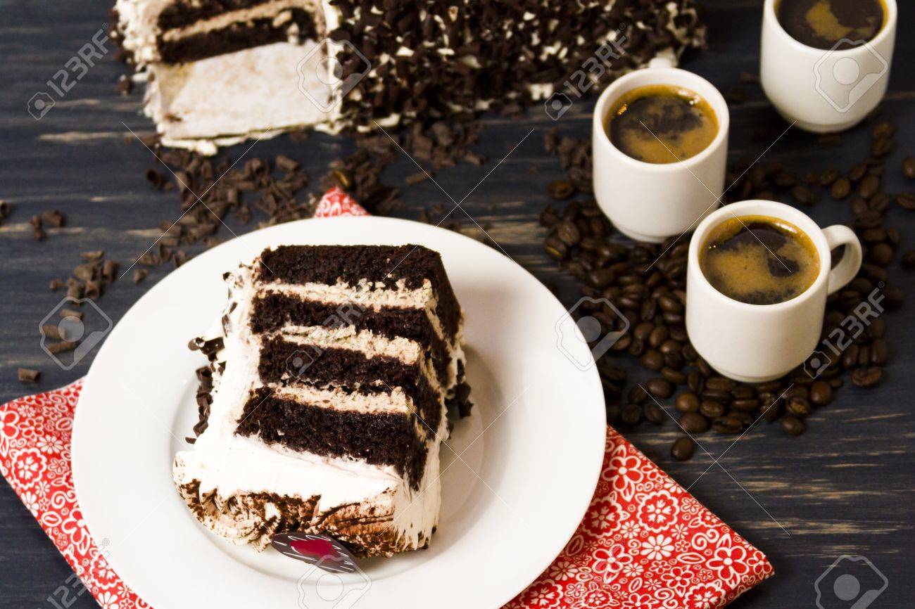 Çikolata Sepetinde Tiramisu Çikolata Sepetinde Tiramisu