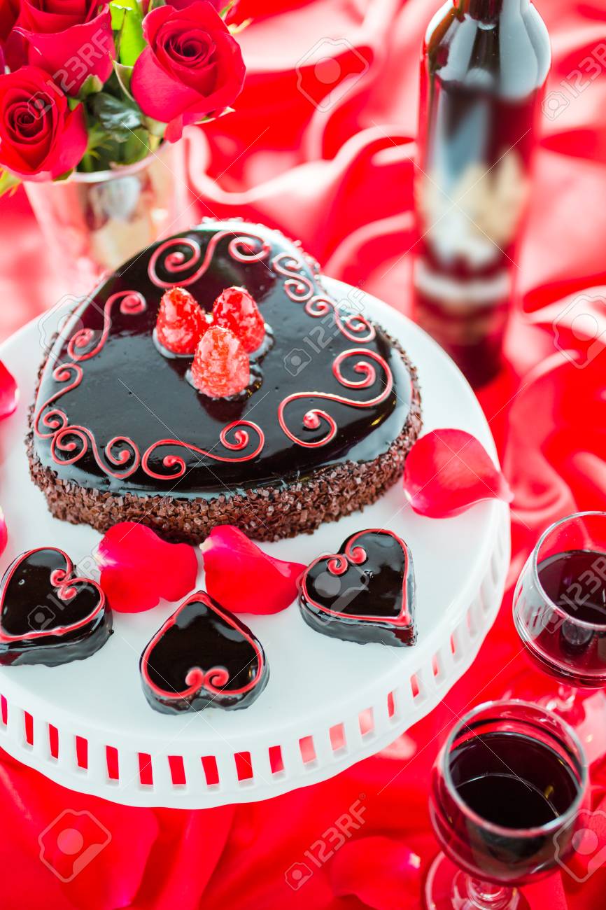 Accords De Biere Et De Vin Au Chocolat Gateau Raspbeverly Flourless Avec Du Vin Zinfandel Pour La Saint Valentin Banque D Images Et Photos Libres De Droits Image