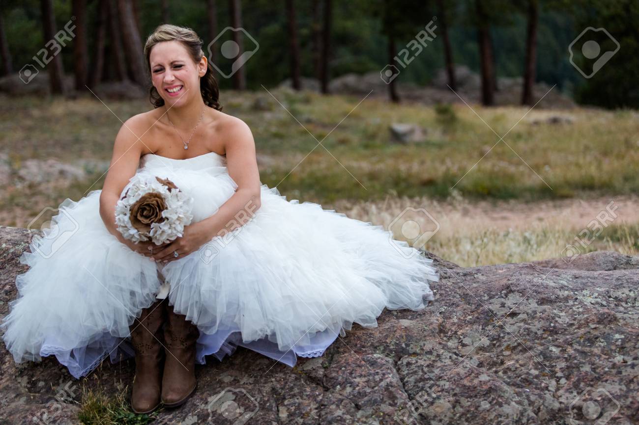 Kleine Outdoor Hochzeit Am Spatsommertag Lizenzfreie Fotos Bilder Und Stock Fotografie Image 32664127