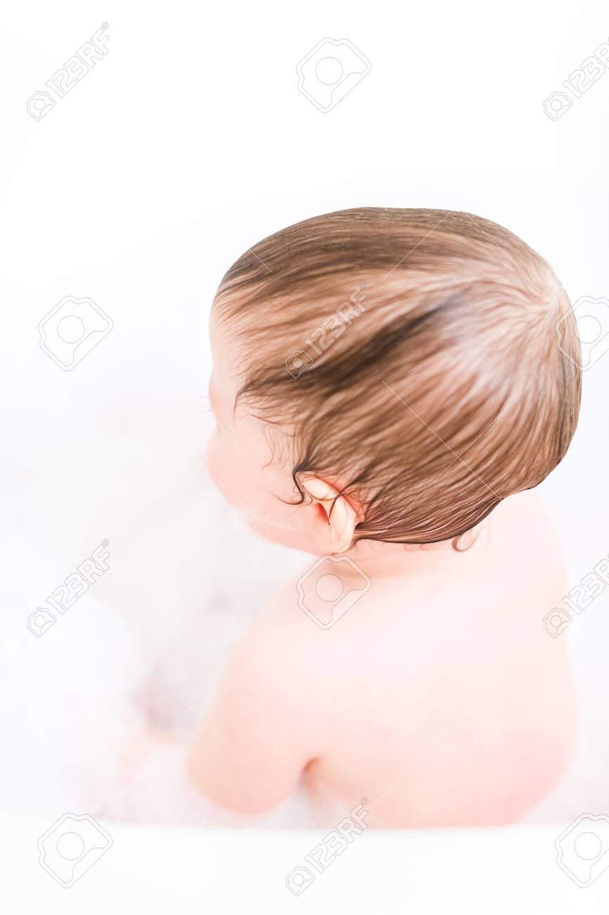 泡風呂のかわいい女の子 の写真素材 画像素材 Image