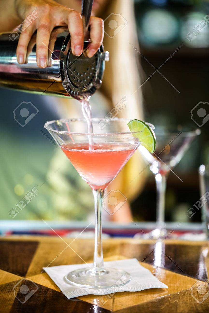 Bartender preparing Cosmopolitan drink for customer. - 40804415 Bartender preparing Cosmopolitan drink for customer. - 40804415
