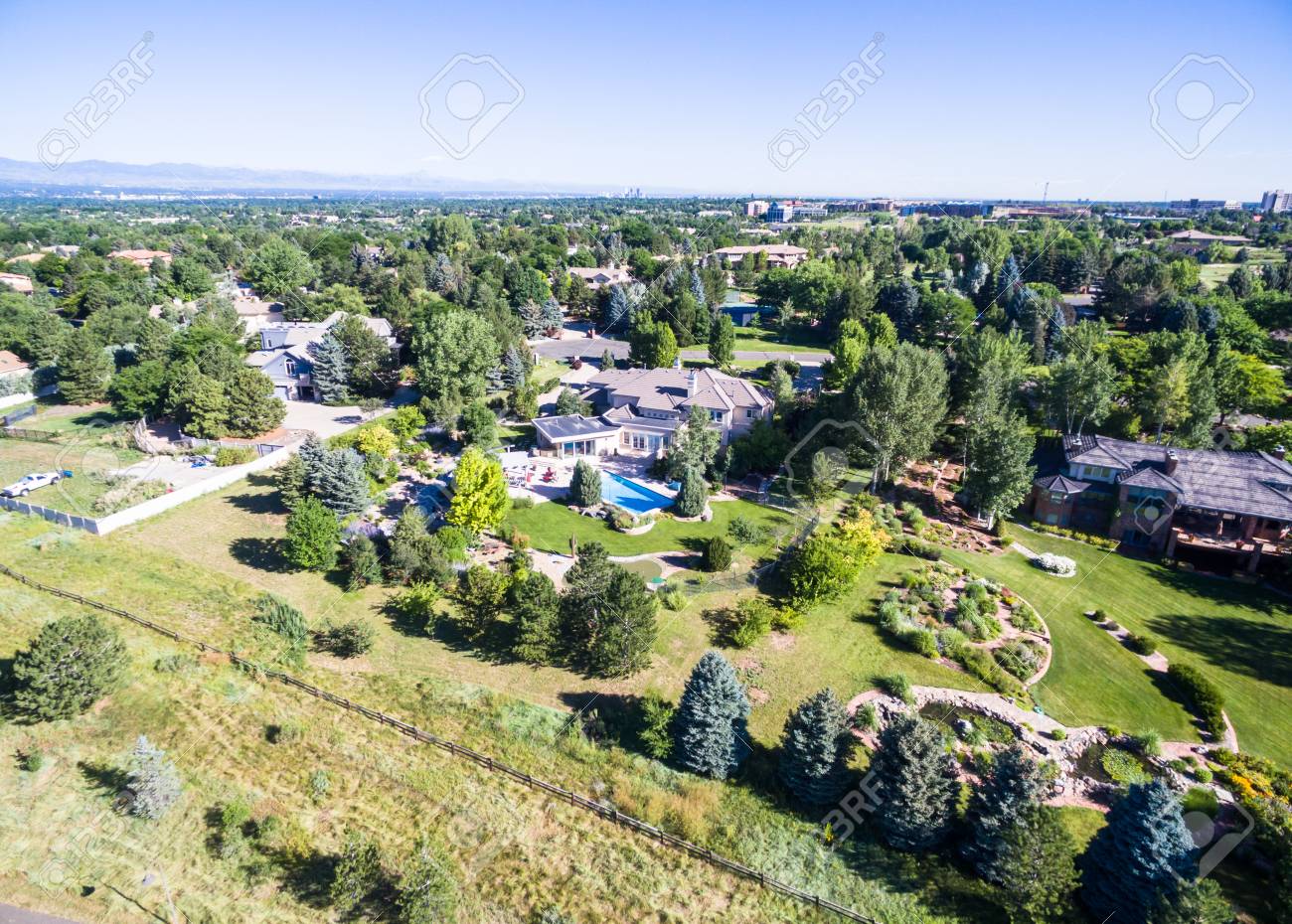 デンバー コロラド州 米国 7 月 25 15 高級住宅地の眺め の写真素材 画像素材 Image